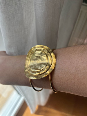 Don Joyelli brass bracelet like new with hammered finish