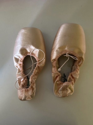 Point shoes new soft pink size 6 1/2 (37.5)