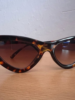 Tortoise sunglasses like new