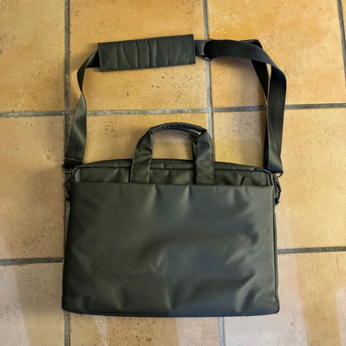 Rivacase 15.6" Central shoulder and hand bag grey like new