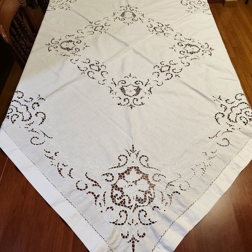 Handmade cutwork tablecloth like new 150x150