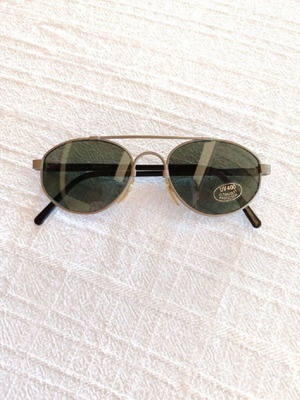 90s vintage sunglasses, UV 400 protection, Italy design