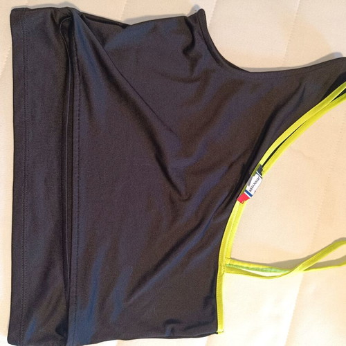 Crop top blouse Jennyfer like new, one shoulder cut, black multicolor