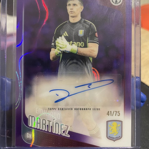 Topps Chrome UEFA 2025-26 Aston Villa Emiliano Martinez Purple Lava Auto like new