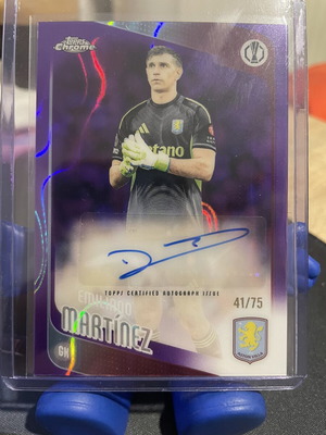 Topps Chrome UEFA 2025-26 Aston Villa Emiliano Martinez Purple Lava Auto like new