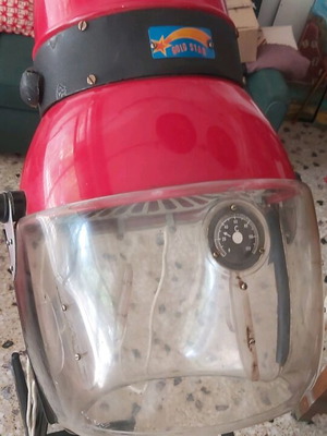 Κάσκα κομμωτηρίου vintage 70s μεταχειρισμένη με ρυθμιζόμενο ύψος και ροδάκια