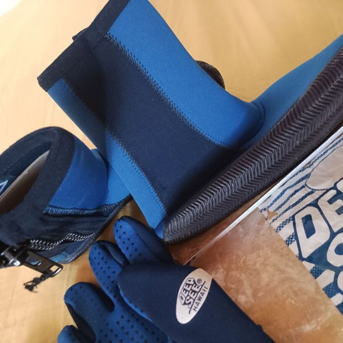 Set for sea sports gloves and boots size 8/38-39