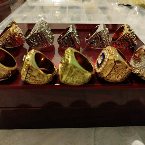 NBA collection of 10 rings like new in wooden box