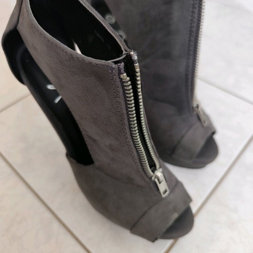 Grey suede ankle boots, size 38
