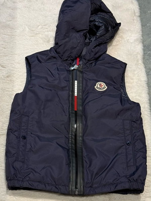 Moncler sleeveless jacket for boy like new, blue, size 104 cm