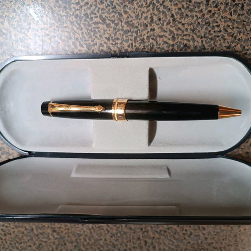 Korpi pen like new with case