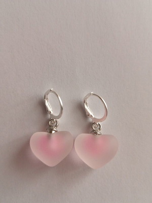 Heart-shaped resin earrings new, silver