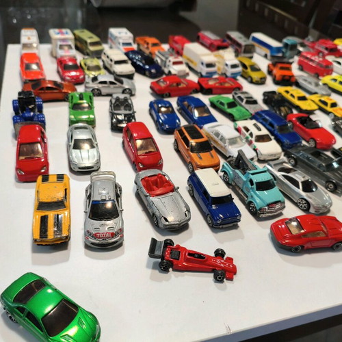 Toy cars used, pack of 88, mostly metal