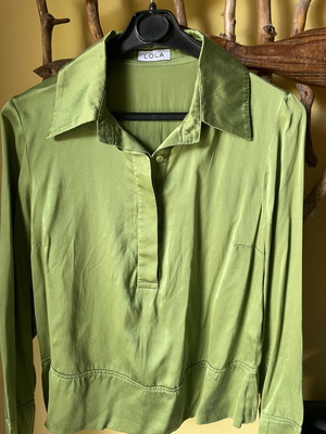 Lola silk blouse like new, light green, size M