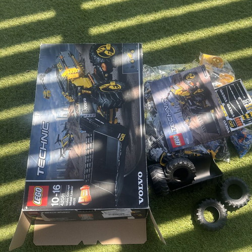 Lego Technic 42018 Volvo Concept Wheel Loader like new