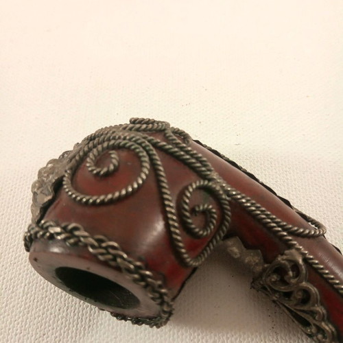 Wooden pipe used with handmade metal wire decoration