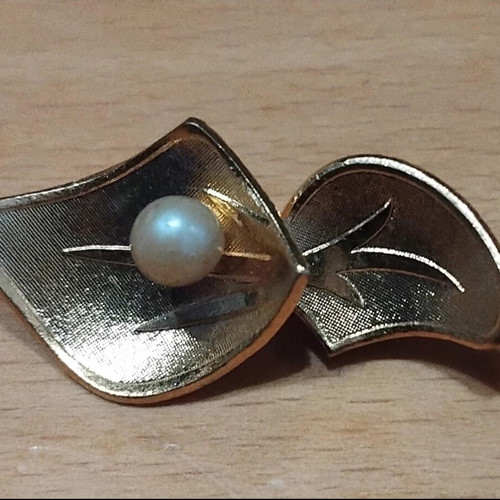 Pin new leaf-shaped with white pearl gold-colored