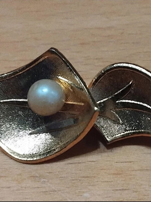 Pin new leaf-shaped with white pearl gold-colored