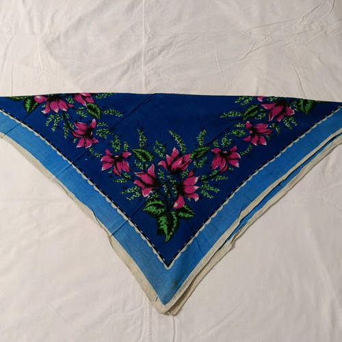 Headscarf like new, size 70/65 cm