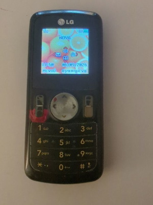 LG GB102 мобилен телефон (2009)