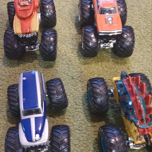 Hot Wheels Monster Trucks die-cast set of 8 like new