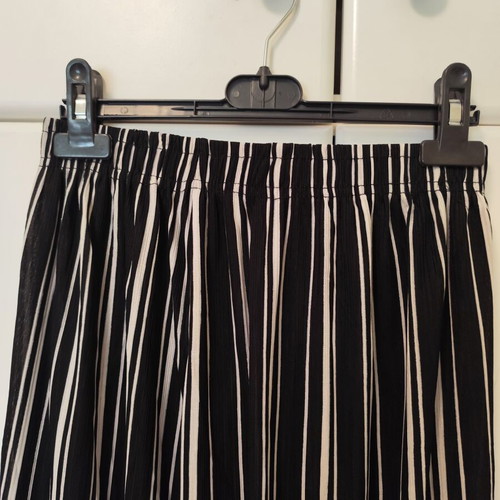 Zip culottes small like new, black and white