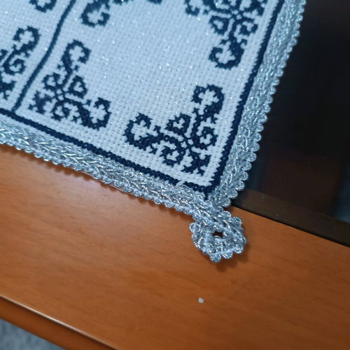 Square Napkin 40x40 new with cross-stitch and lining