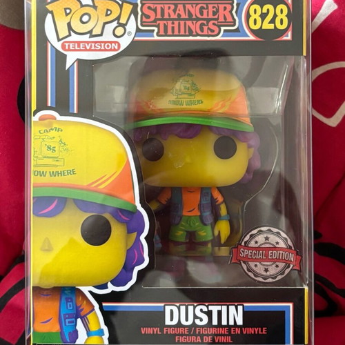 Funko Pop Dustin Stranger Things No.828 Special Edition Black Light like new