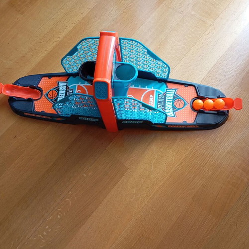 Tabletop basketball game like new, two-player