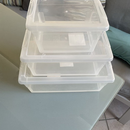 Plastic storage boxes with lids 2LT, 4LT, 6LT like new
