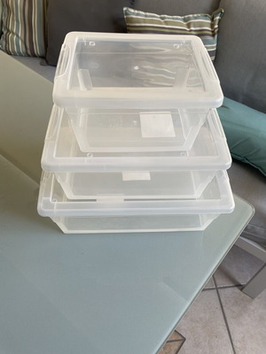 Plastic storage boxes with lids 2LT, 4LT, 6LT like new