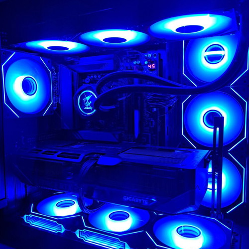 Gaming PC with Gigabyte GeForce RTX 5070 Ti and AMD Ryzen 7 7800X3D