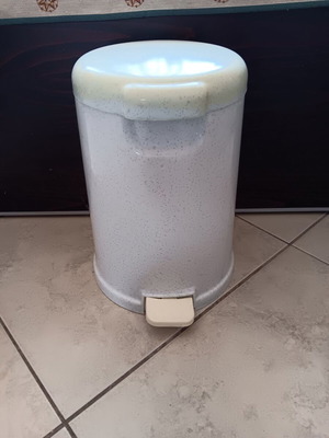 Trash bin used