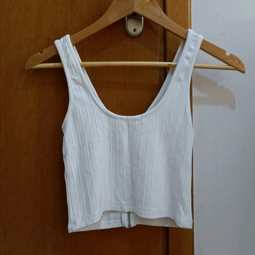Bershka white crop top like new with straps and zipper, size S