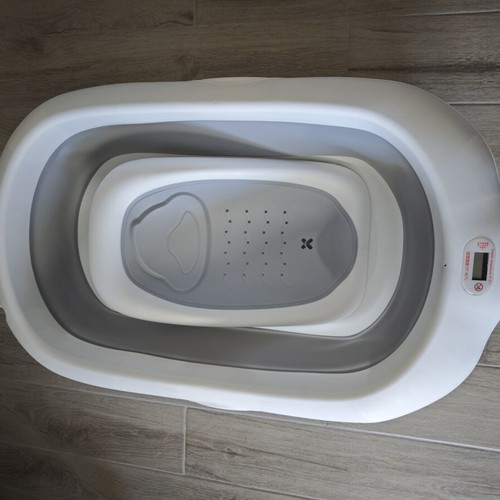 Baby folding bath tub with digital thermometer