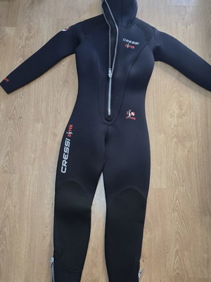 Cressi Lady Diver 5mm wetsuit with hood, size S/2