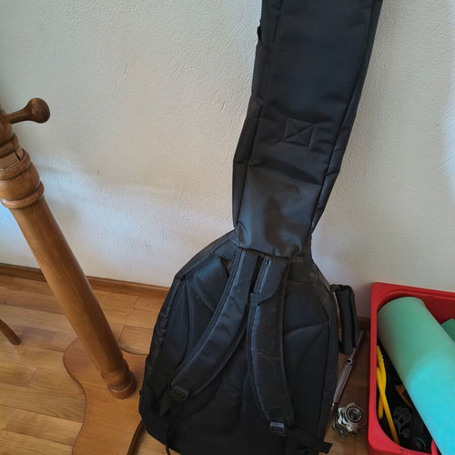 Esteve 4ST Classical Guitar 2005 like new with case and 2 books