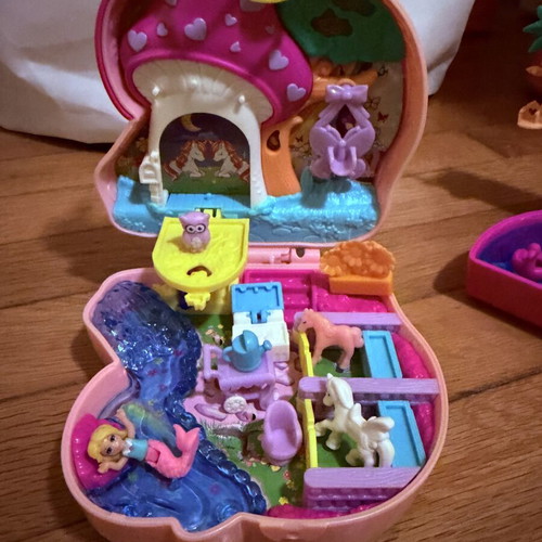 Polly Pocket Unicorn Forest Compact used, Mattel