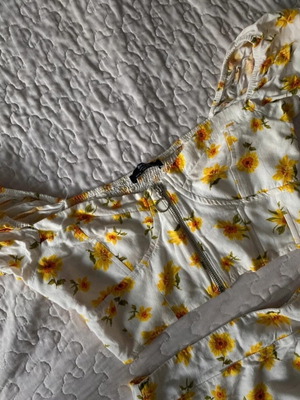 Bershka floral top like new, white and yellow