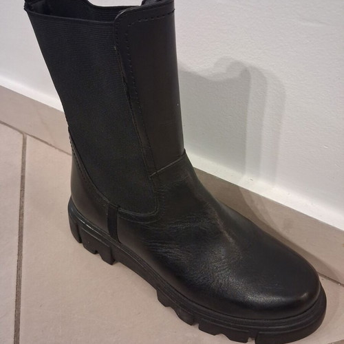 Lasocki boots size 37 like new, black leather