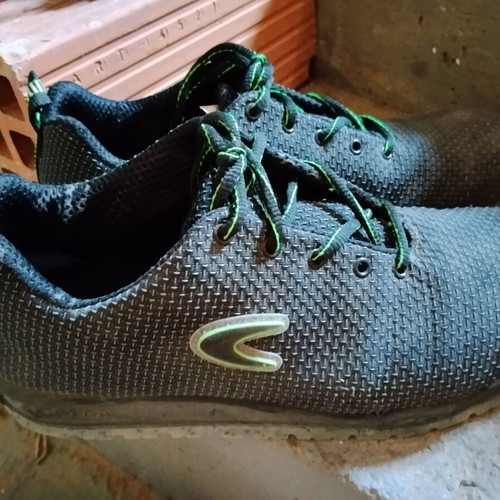 Cofra safety shoes size 43, black and yellow