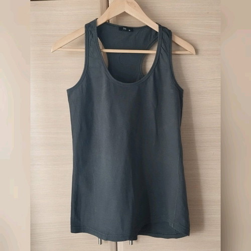Athletic sleeveless T-shirt like new, gray, size M