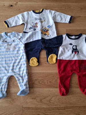 Baby bodysuits 6M like new, set of 3 with 5 free undershirts