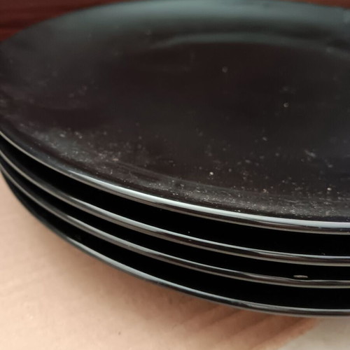 Set of 4 plates used