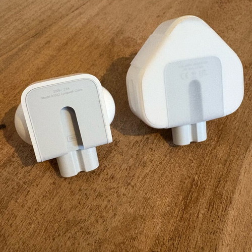 MacBook/iPhone Plug Adapters Apple Plug Adapter new