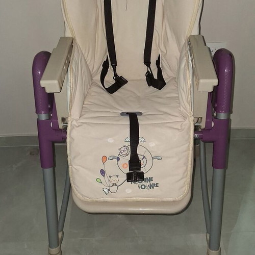 Adjustable Baby High Chair like new with double tray and wheels