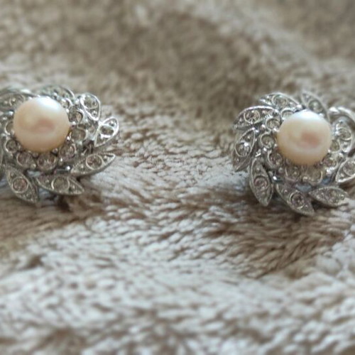 Vintage bracelet and earrings like new with faux pearls and silver clasp