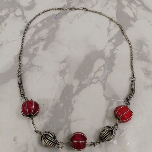 Vintage women's necklace from the 1970s, used