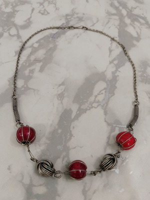 Vintage women's necklace from the 1970s, used
