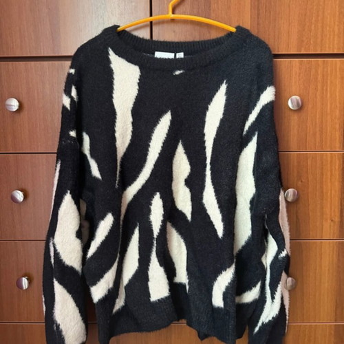 Pullover sweater, black and white, XL